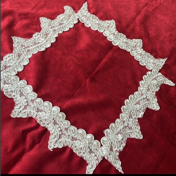 Red velvet square tablecloth (handmade) - Picture 3 of 7